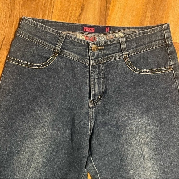 Zion Original Jeans Embroidered Capri Pants Size Large - Picture 3 of 7